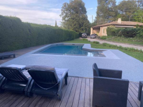 Charmante villa avec piscine dans la verdure - Roquefort